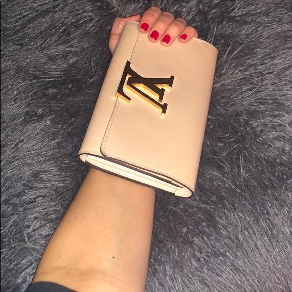 LV Vernis Wallet - Picture 5 of 13